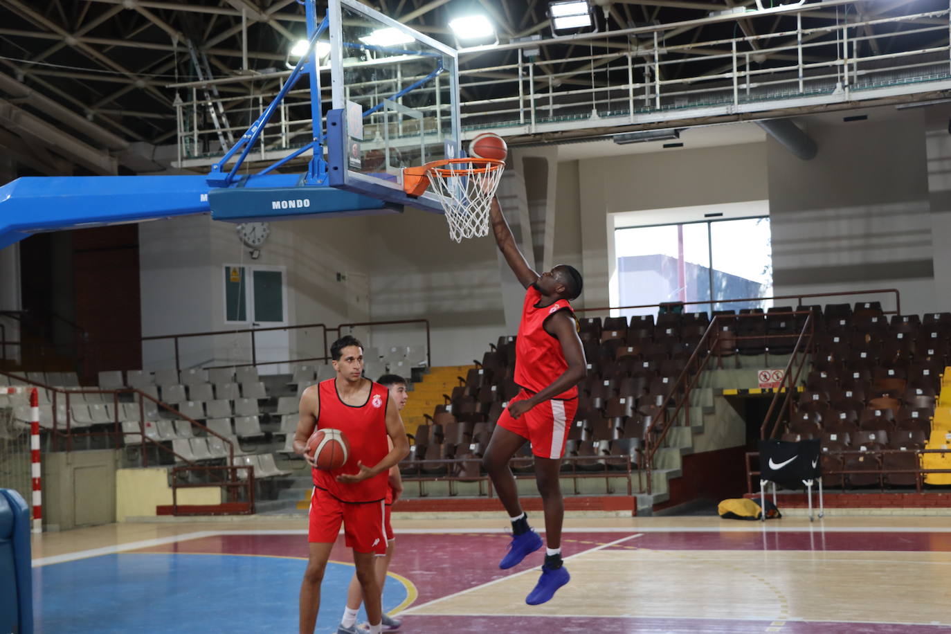 Primer entrenamiento de la Cultural de baloncesto