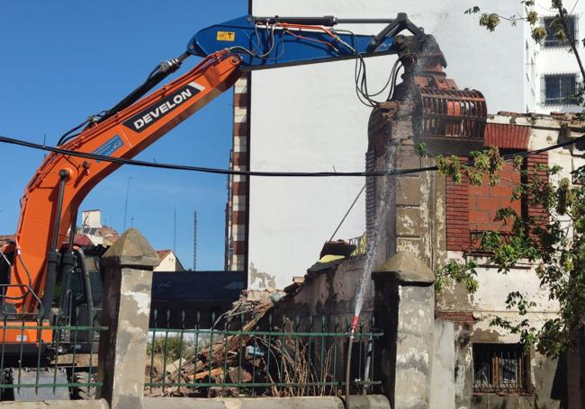 Imagen de la demolición del chalé de Los Osorios.