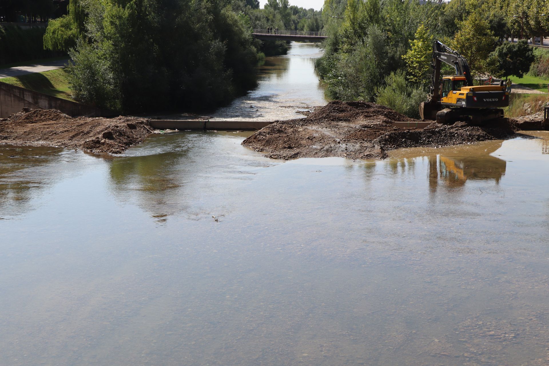 Lluvias llenan el río Bernesga y aumentan su caudal