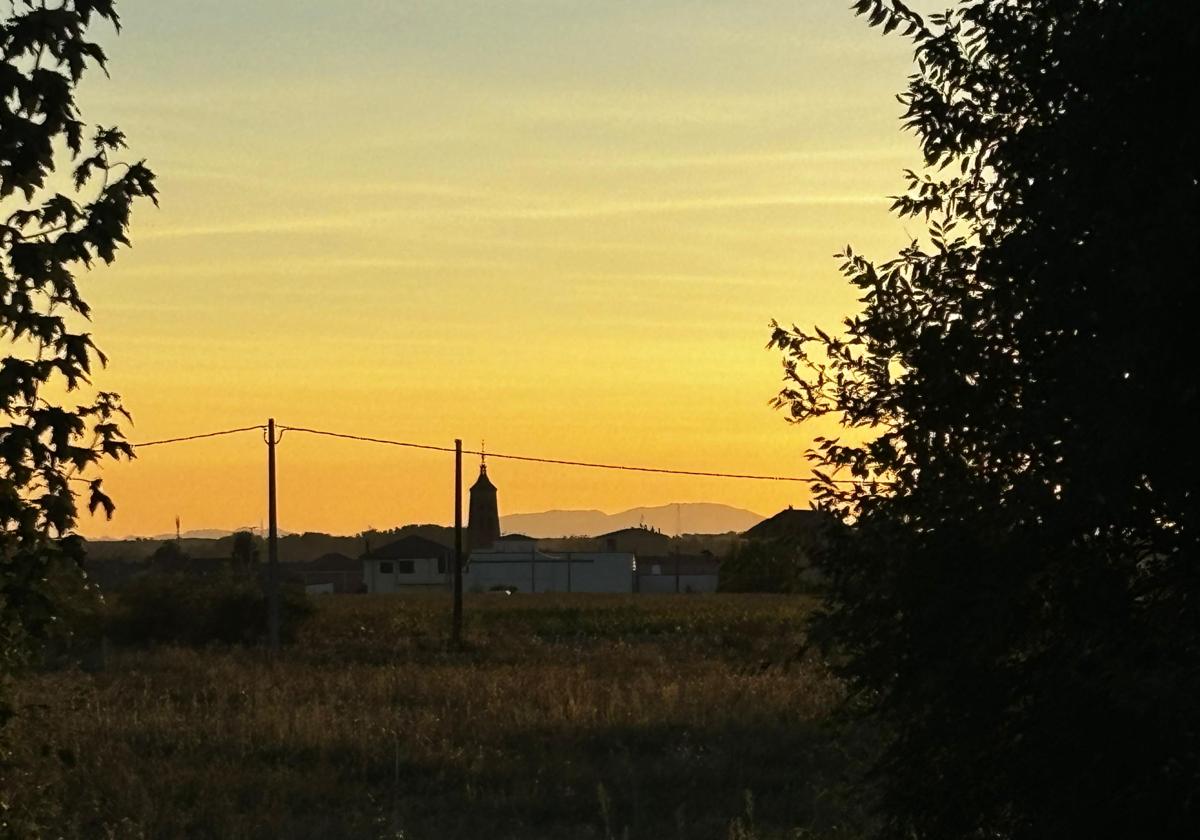 Atardecer de finales de agosto en un pueblo de León.