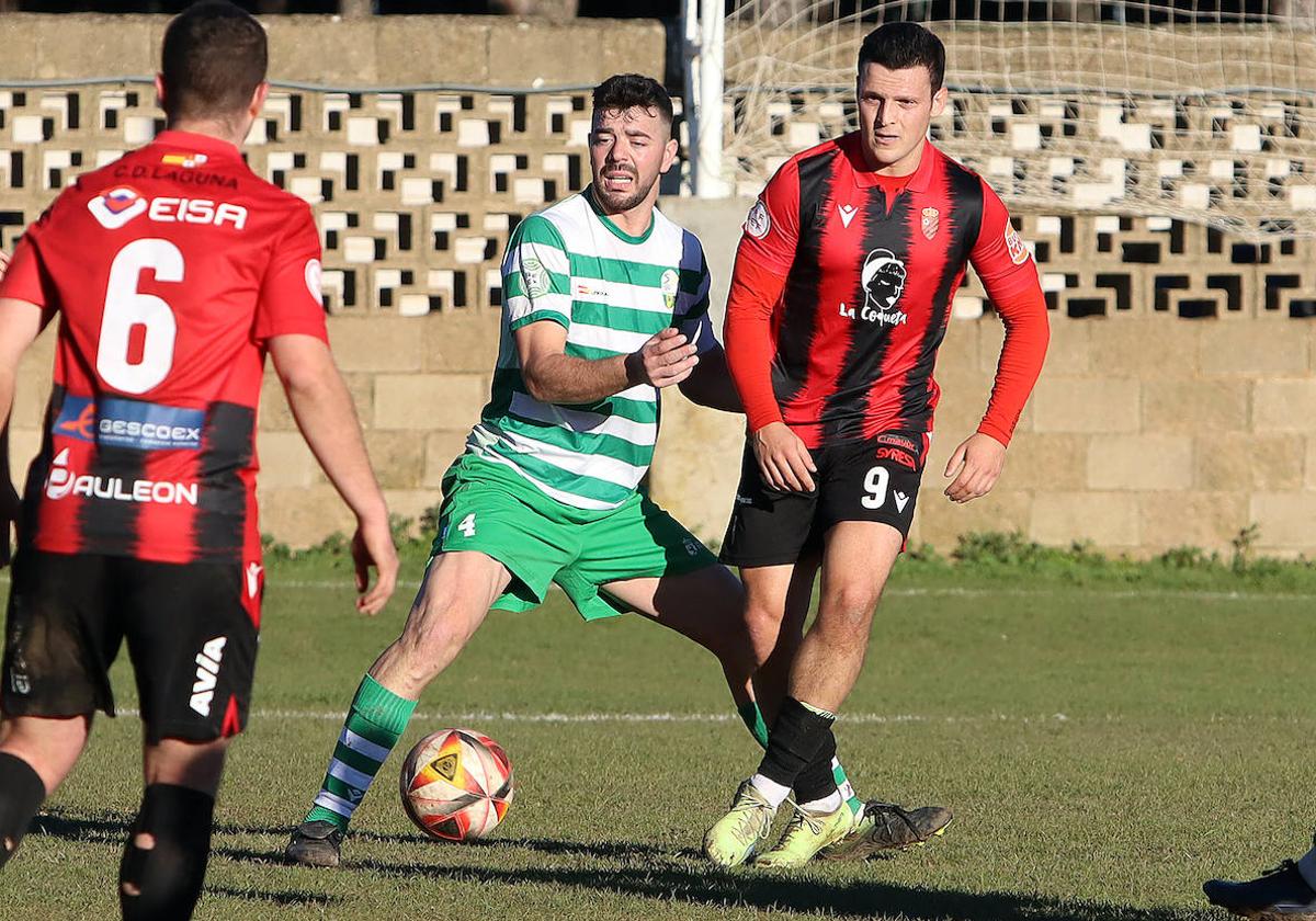 Un lance del partido entre La Virgen y el Laguna de la pasada temporada.