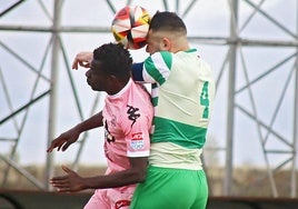 Imagen de un derbi entre Atlético Astorga y La Virgen de la pasada temporada.