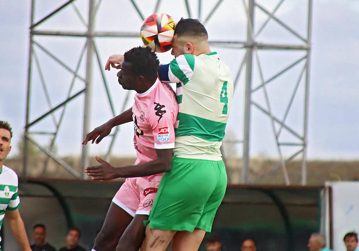 Imagen de un derbi entre Atlético Astorga y La Virgen de la pasada temporada.