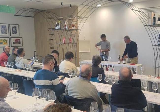 Cata de vinos realizada en las instalaciones de Bodegas Gordonzello, durante la celebración del curso de Enología de San Justo de la Vega el año pasado