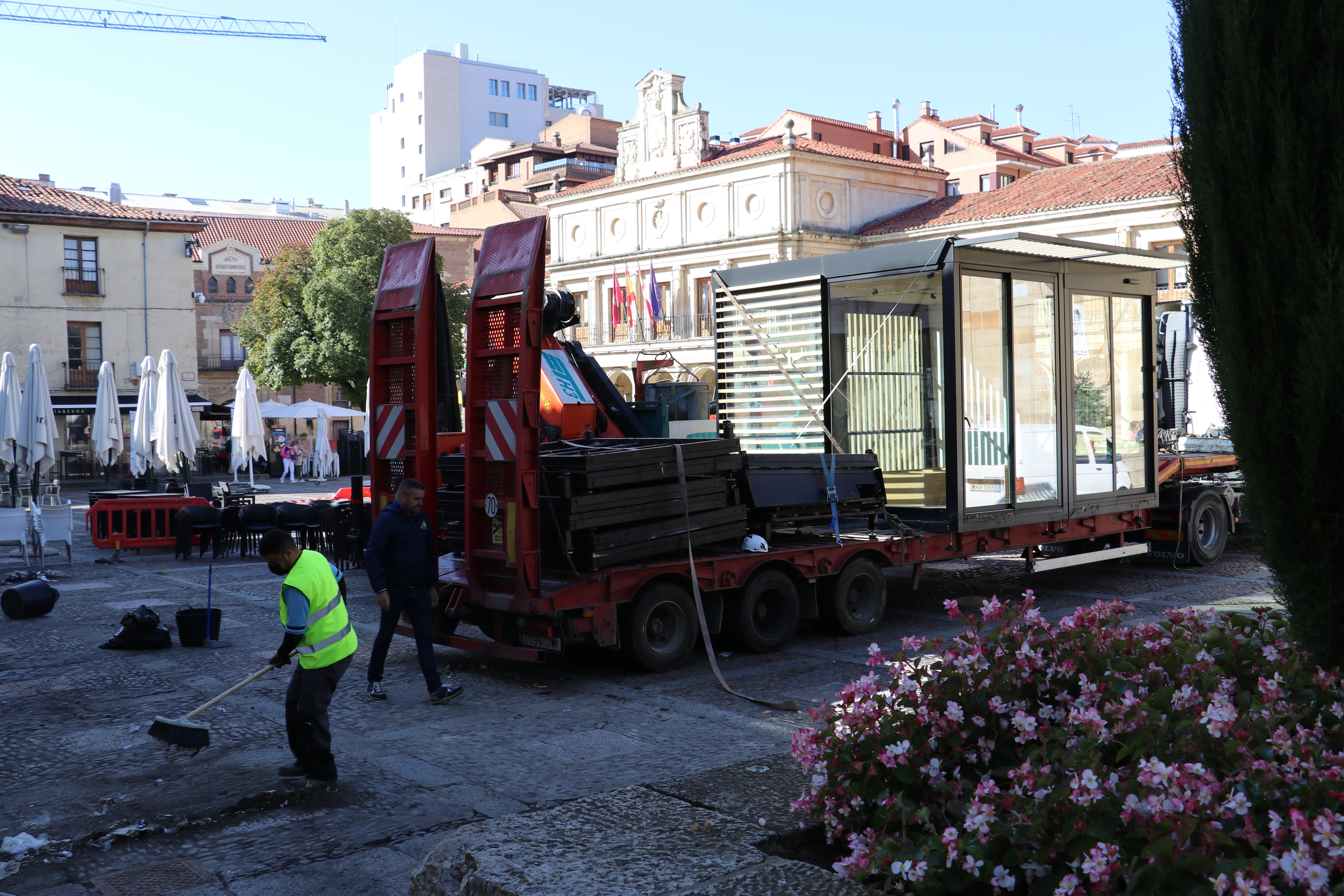 Retirada de los veladores de la plaza San Marcelo