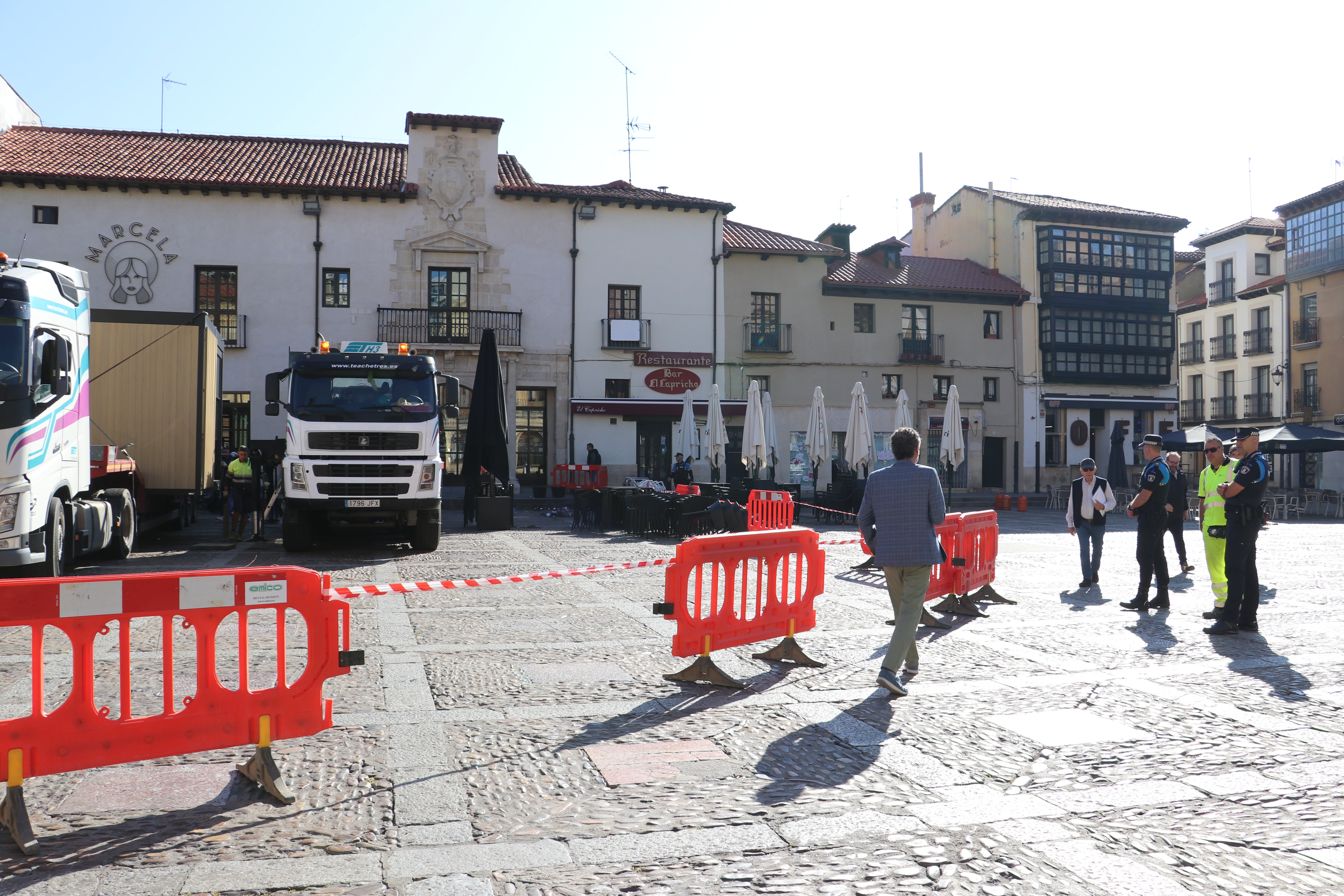 Retirada de los veladores de la plaza San Marcelo