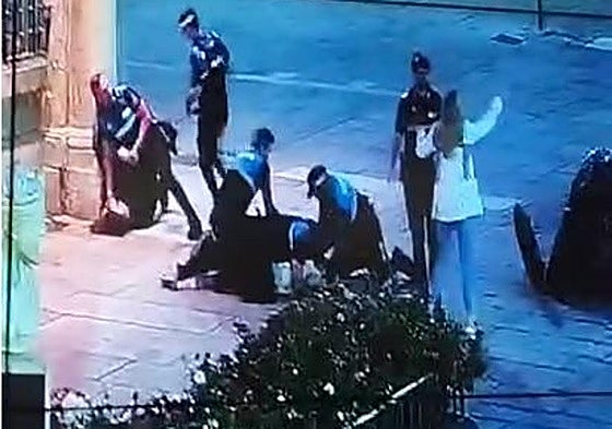 Imagen captada por las cámaras de seguridad de la plaza de San Marcelo.
