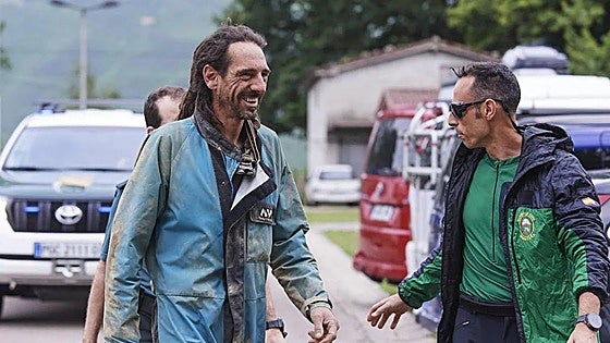 Cantabria multa con 3.875 euros a los espeleólogos rescatados en una cueva