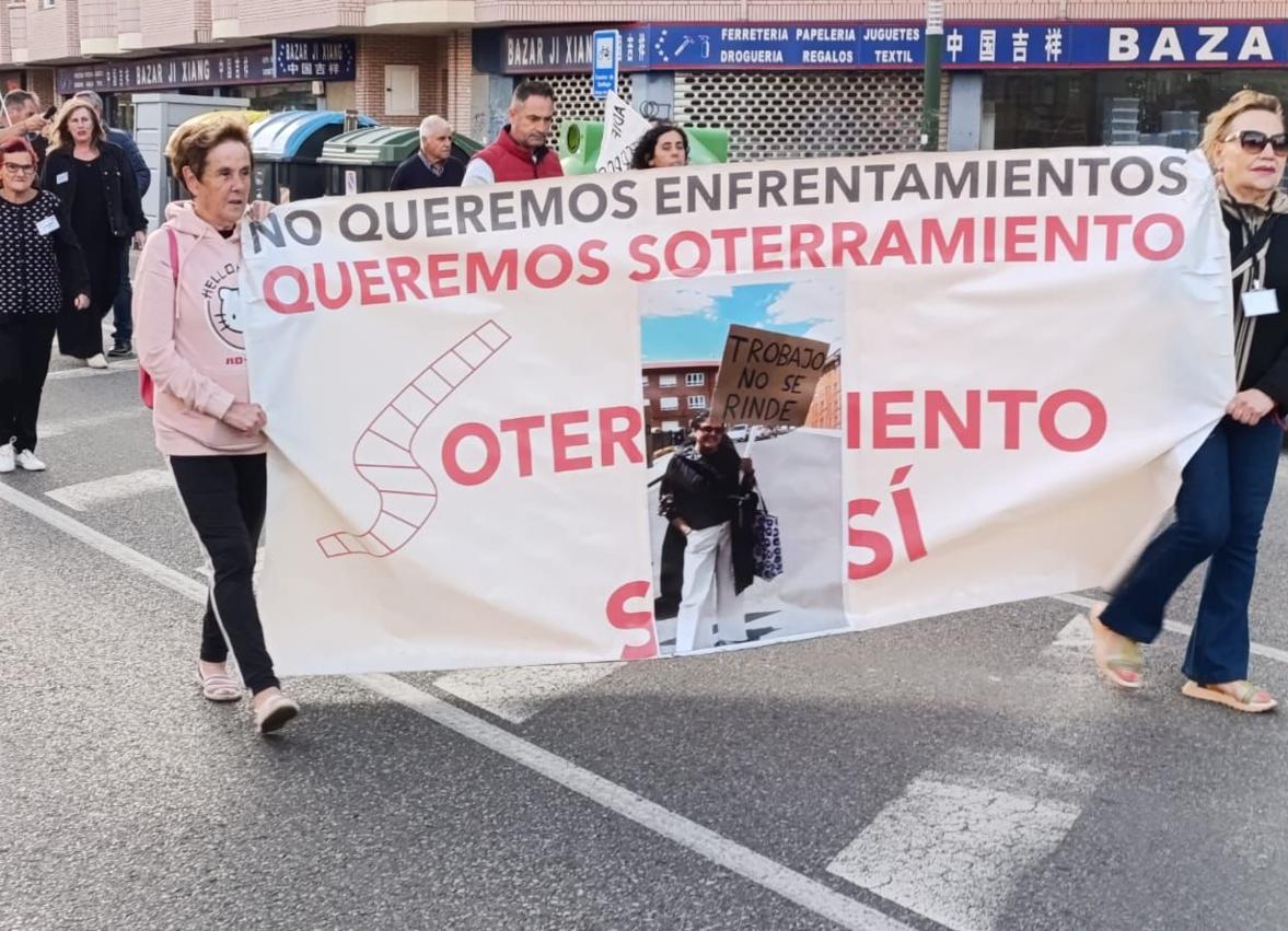 Imagen secundaria 1 - San Andrés vuelve a la calle por su soterramiento: «Nos sentimos ignorados»