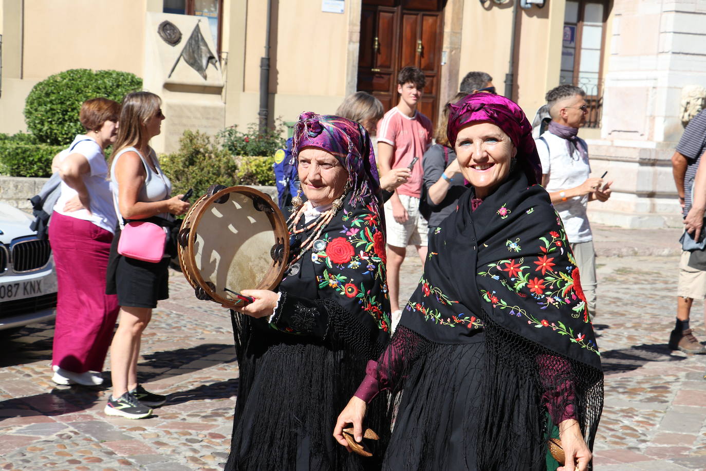 Desfile de la indumentaria tradicional del Viejo Reino