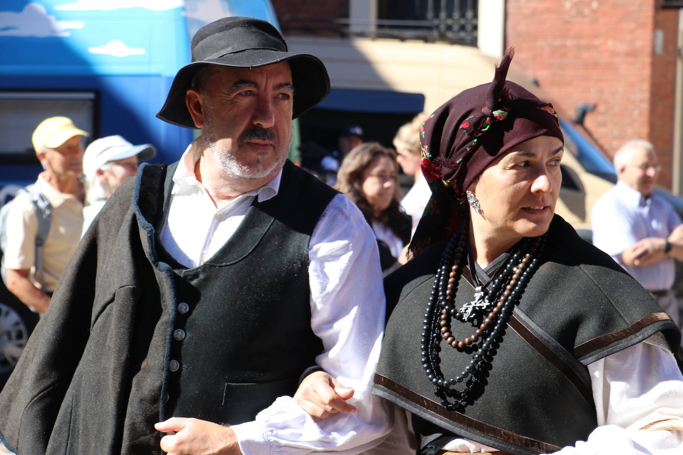 Desfile de la indumentaria tradicional del Viejo Reino