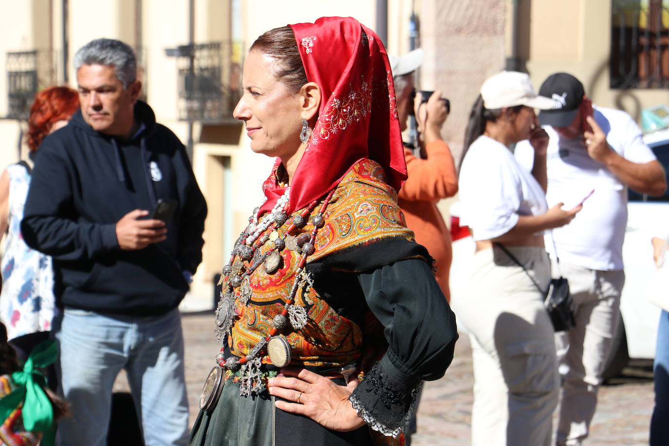 Desfile de la indumentaria tradicional del Viejo Reino