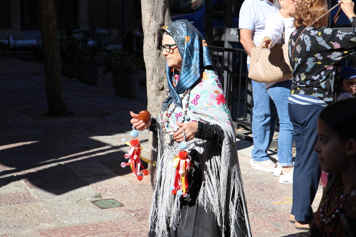 Desfile de la indumentaria tradicional del Viejo Reino