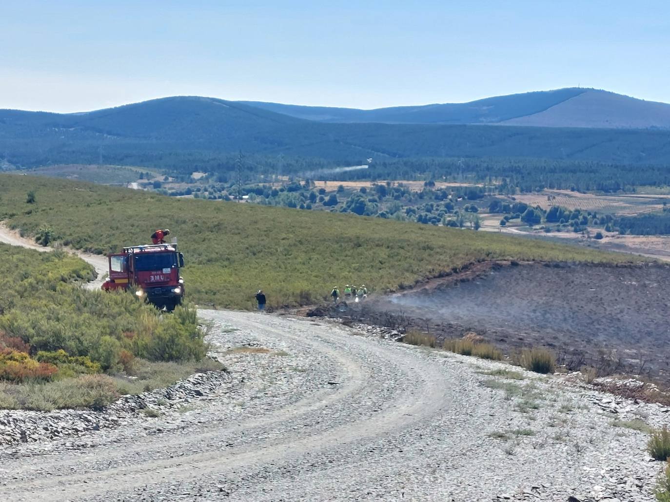 La UME asegura el perímetro del incencio en Brañuelas