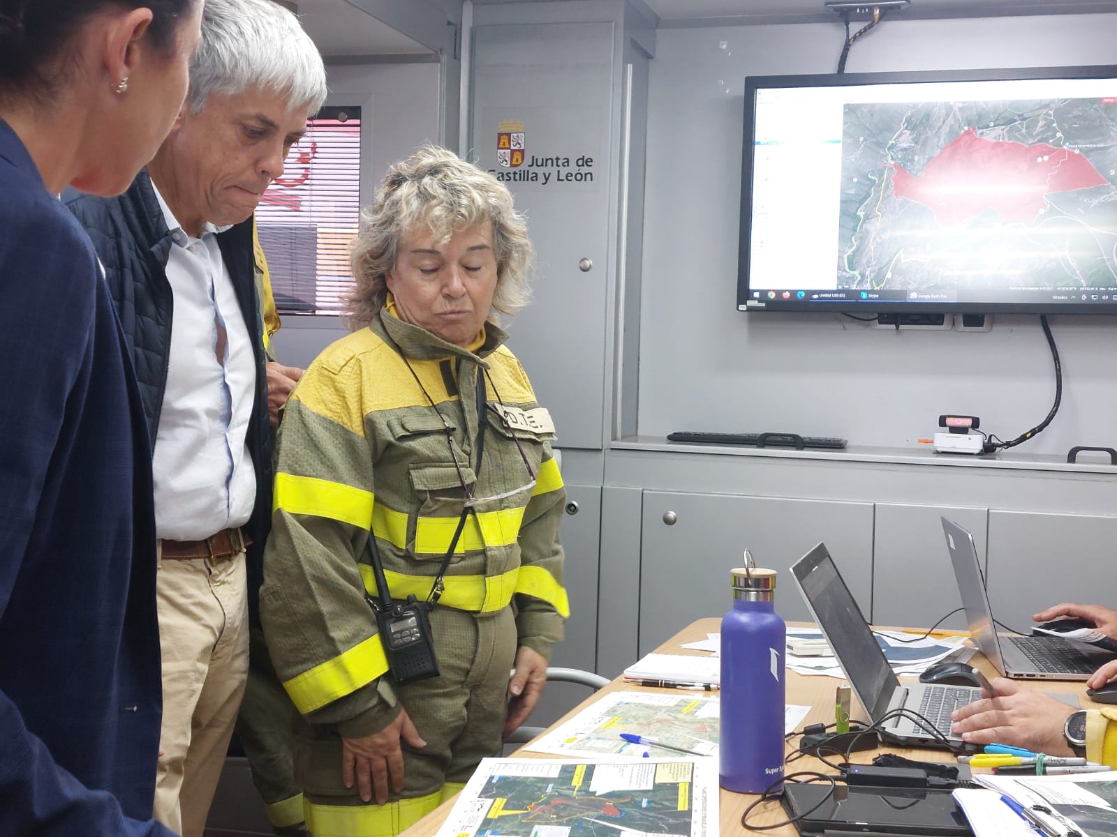 La UME asegura el perímetro del incencio en Brañuelas