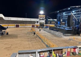 Imágen de la Plaza de Toros minutos después de «comenzar» el evento.