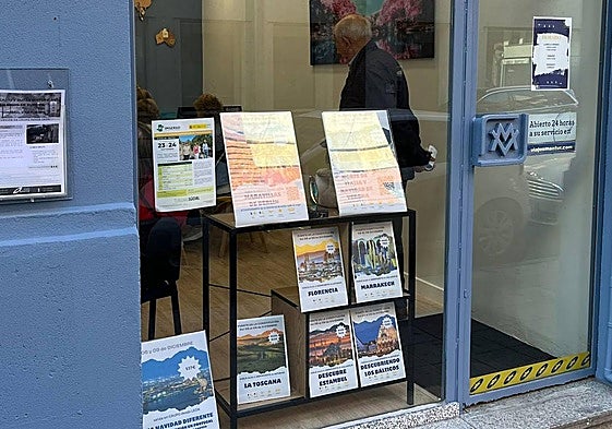 Leoneses hacen colas para adquirir un viaje del Imserso.