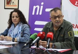 Elena Blasco, secretaria provincial de CCOO, y Enrique Reguero, secretario provincial de UGT, en la rueda de prensa de este martes.