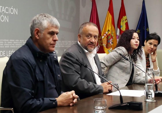 El presidente de la Diputación de León, Gerardo Álvarez Courel, presenta el curso 2024-2025 del programa 'Redprendiendo en mi pueblo' de formación para adultos.