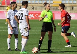 Un lance del partido entre la Cultural y Osasuna Promesas.