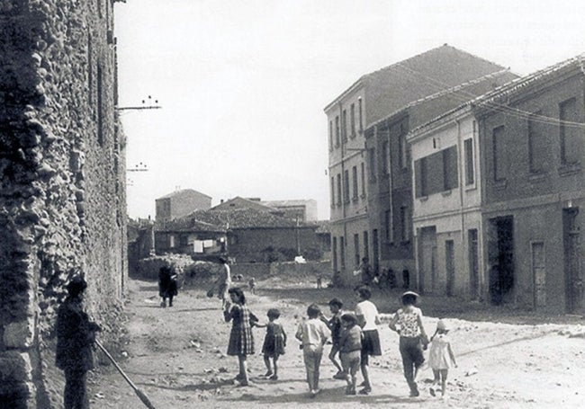 Imagen de las Cercas desde Puerta Moneda. c.a. 1954.