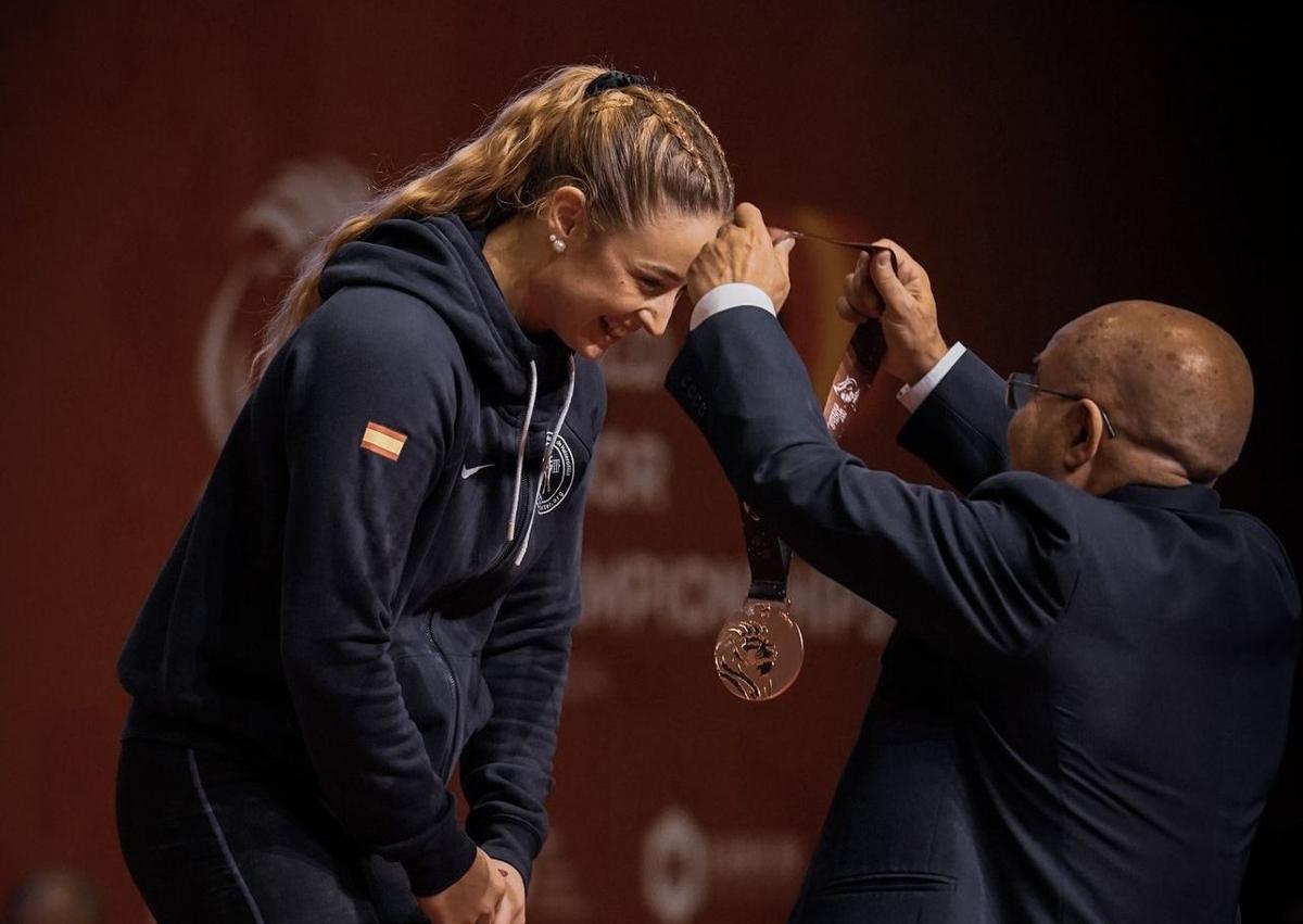 Imagen secundaria 1 - Dos medallas de bronce y 14 récords de España para el equipo nacional en León