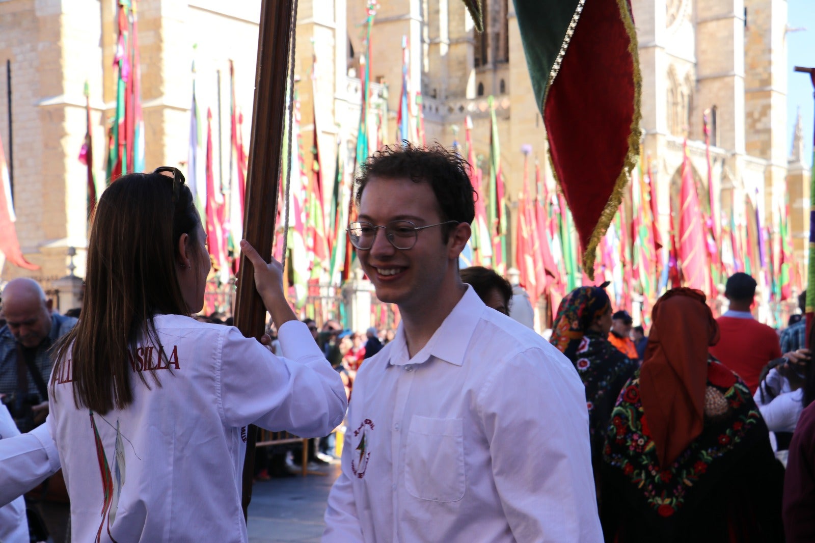 Todas las imágenes del desfile y concentración de pendones por San Froilán