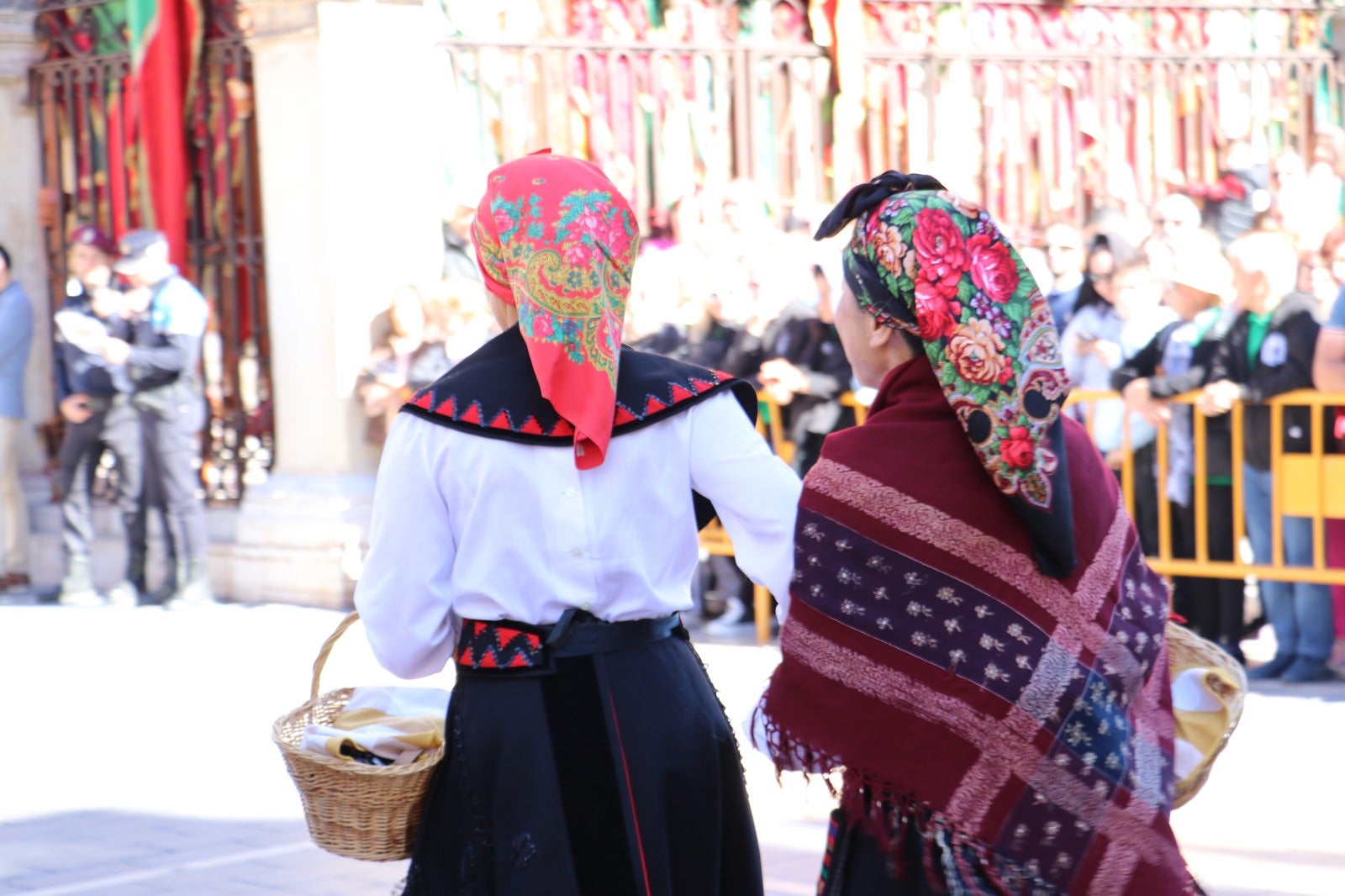 Todas las imágenes del desfile y concentración de pendones por San Froilán