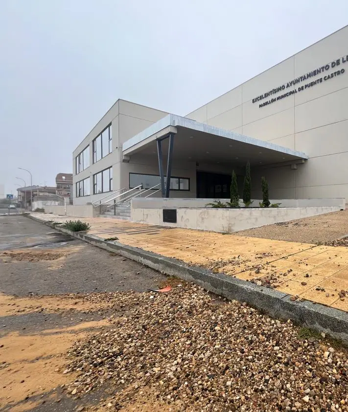 Imagen secundaria 2 - El Pabellón de Puente Castro: 3 meses cerrado tras invertir 2,3 millones en su inauguración