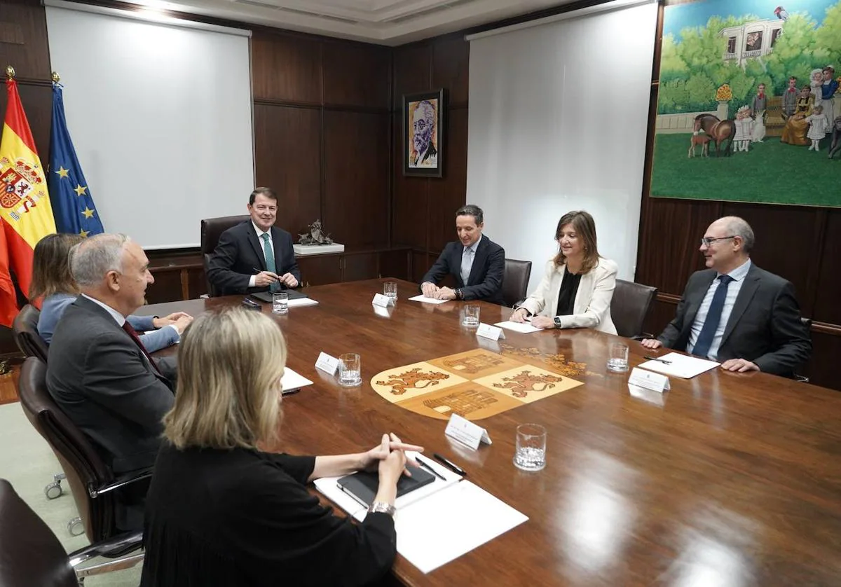 Reunión del presidente de la Junta con los rectores de la Universidad.