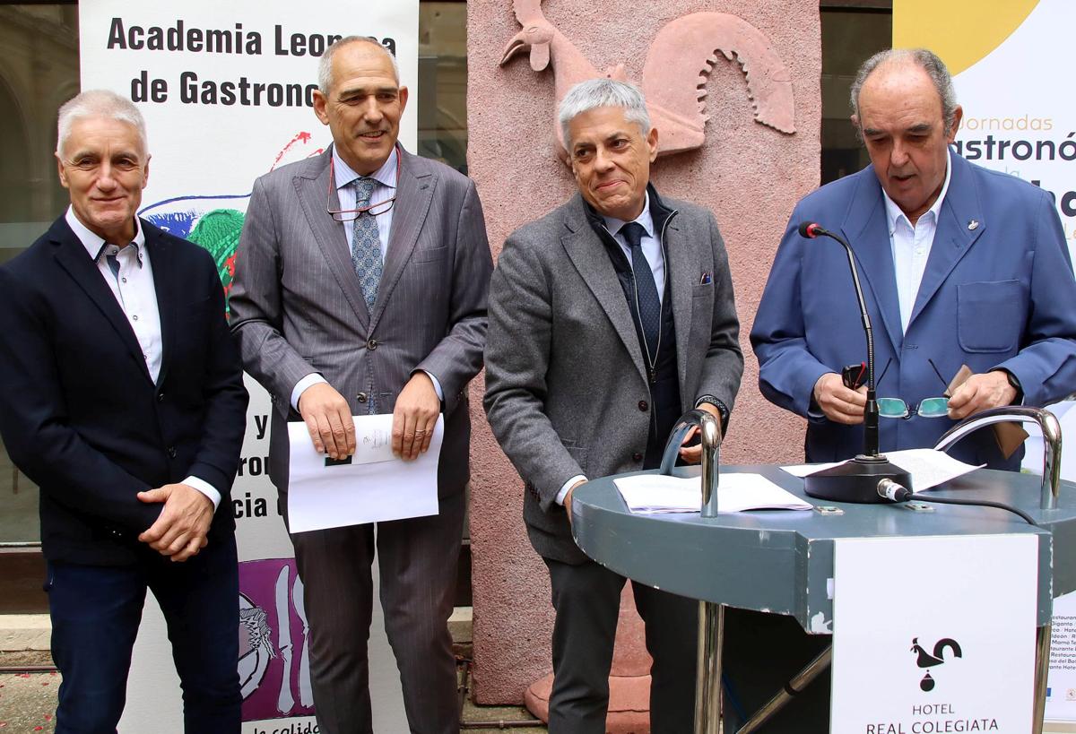 El delegado territorial de la Junta en León, Eduardo Diego, el presidente de la Academia Leonesa de Gastronomía, José Cañedo y el concejal Vicente Canuria presentan las primeras Jornadas Gastronómicas de la Trucha en León.