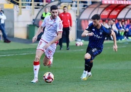 Barri y Borja Valle disputan un balón en el derbi de la pasada temporada en el Reino de León.