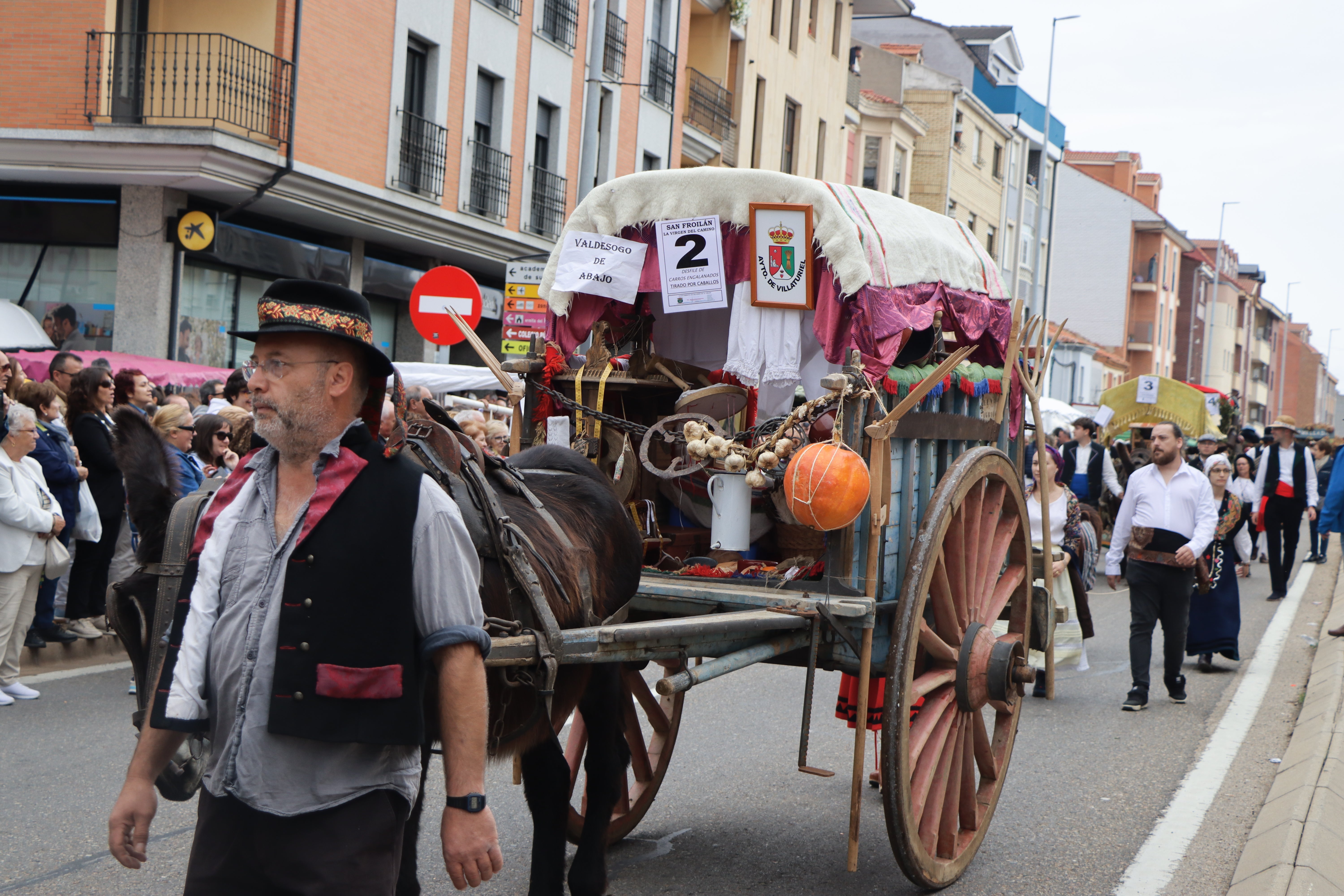 Los carros engalanados en la romería de San Froilán