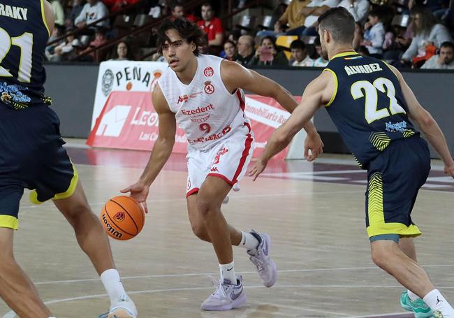 Pau Isern, en el partido ante Algeciras.