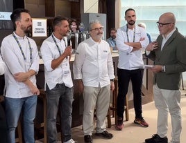 Juanjo Losada -con el micrófono en la mano- durante el concurso de Gastronomika.