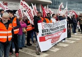 CCOO se concentra frente a Coated Solutions para exigir la readmisión de un sindicalista «despedido»