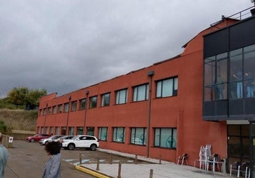 Evacúan parte del edificio Zarzuela del Parque Tecnológico al desprenderse la cornisa