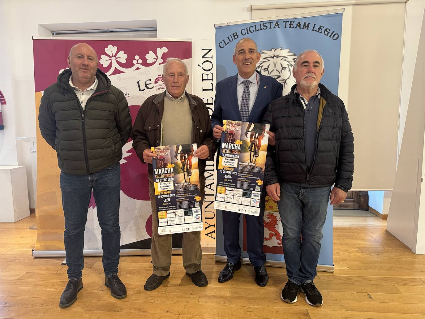 El ceoncejal de Deportes, Vicente Canuria, presenta la I Marcha Cicloturista.