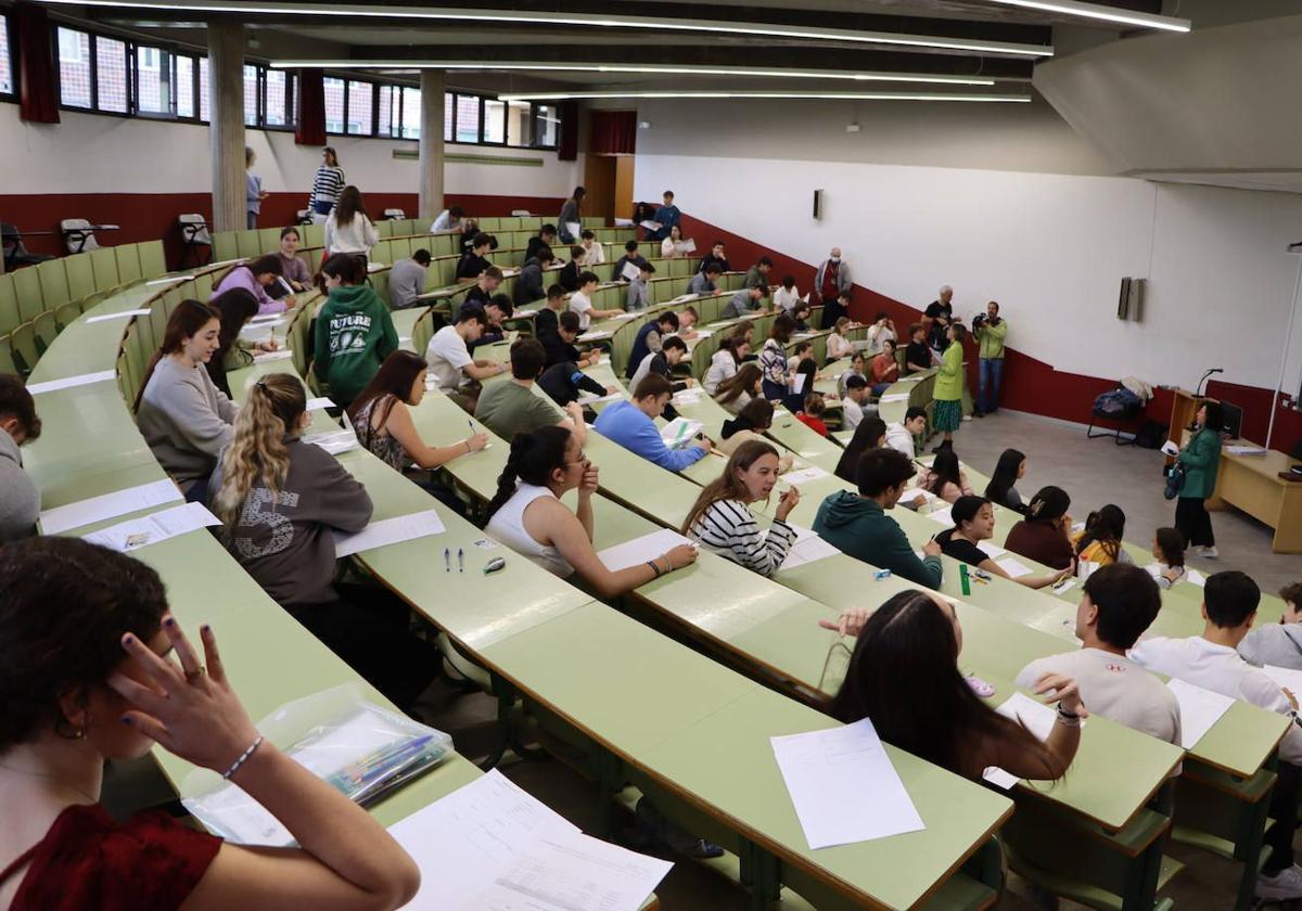 Examen de selectividad en León en una iamgen de archivo.