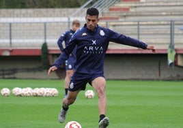 Víctor García en una acción durante un entrenamiento