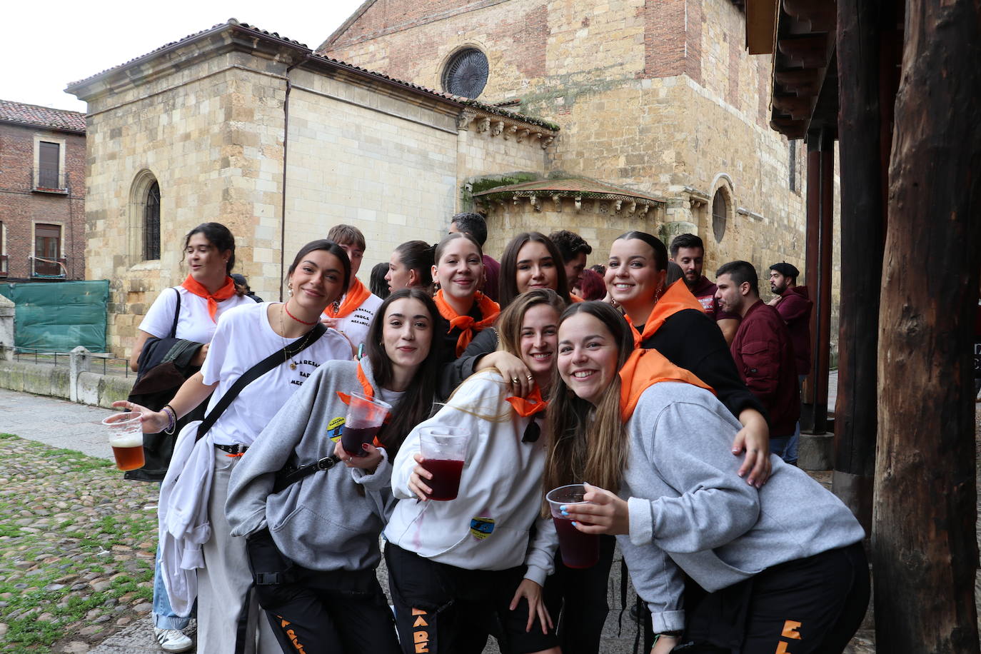 Las mejores imágenes del desfile de peñas de León