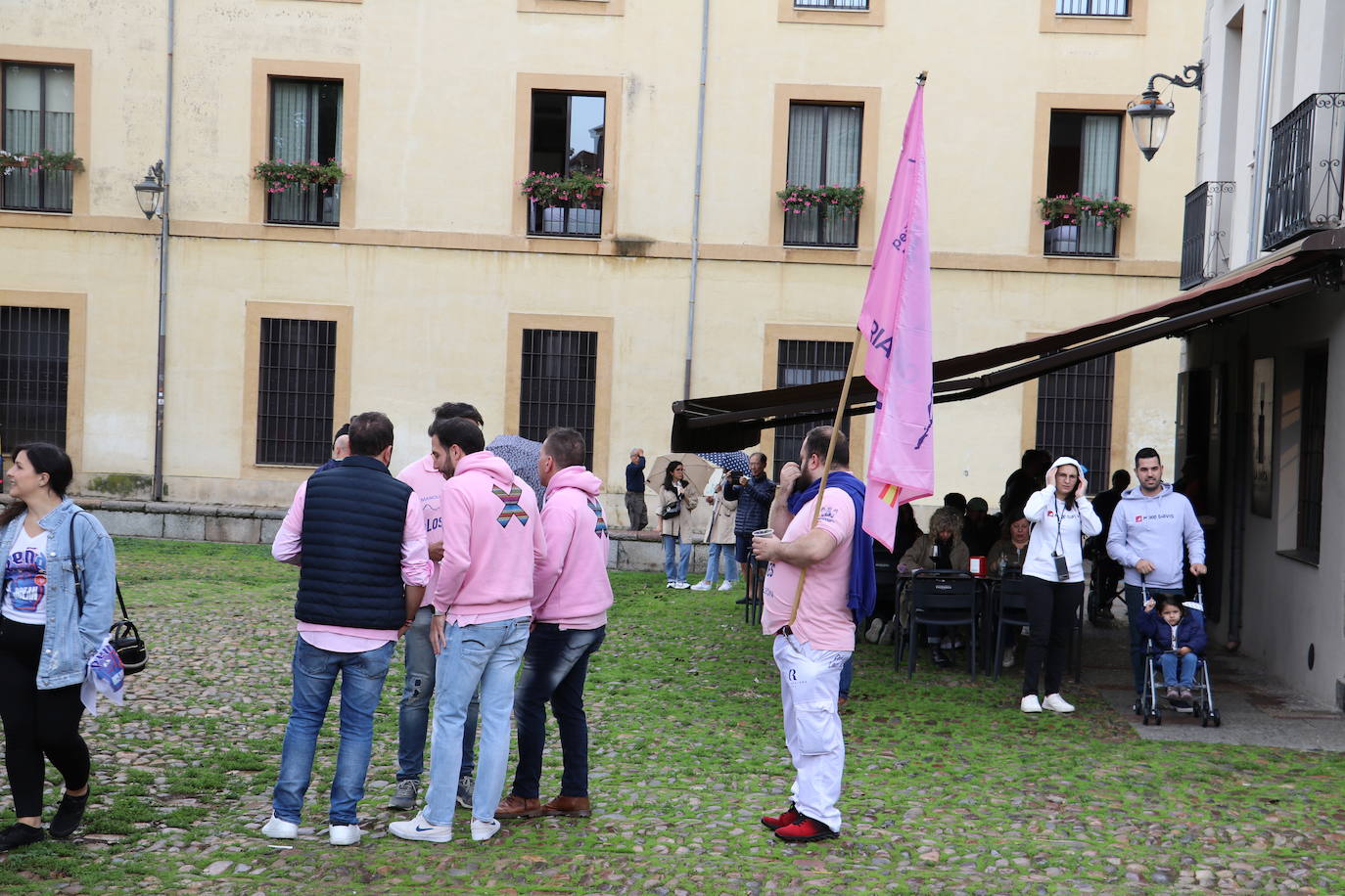 Las mejores imágenes del desfile de peñas de León