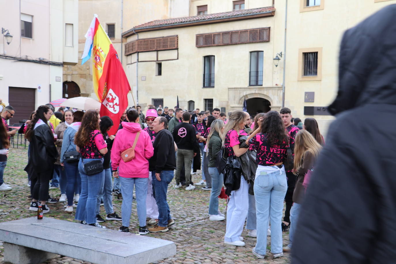 Las mejores imágenes del desfile de peñas de León