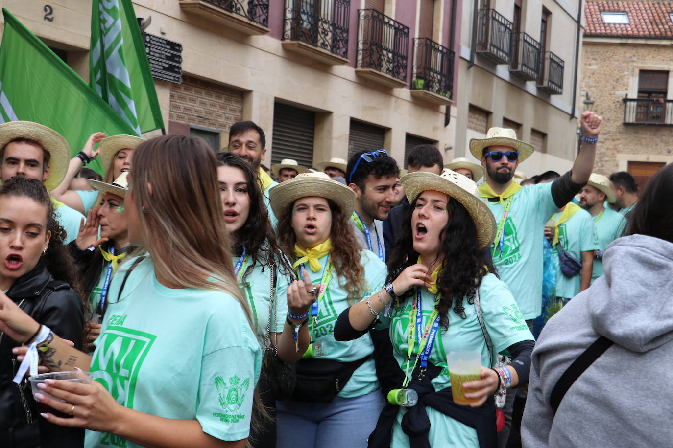 Las mejores imágenes del desfile de peñas de León