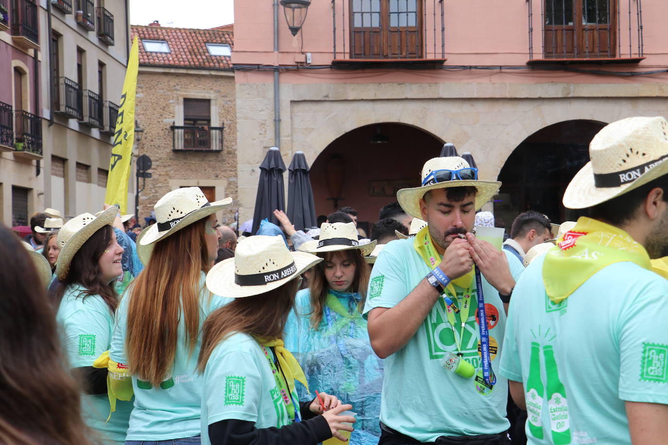 Las mejores imágenes del desfile de peñas de León