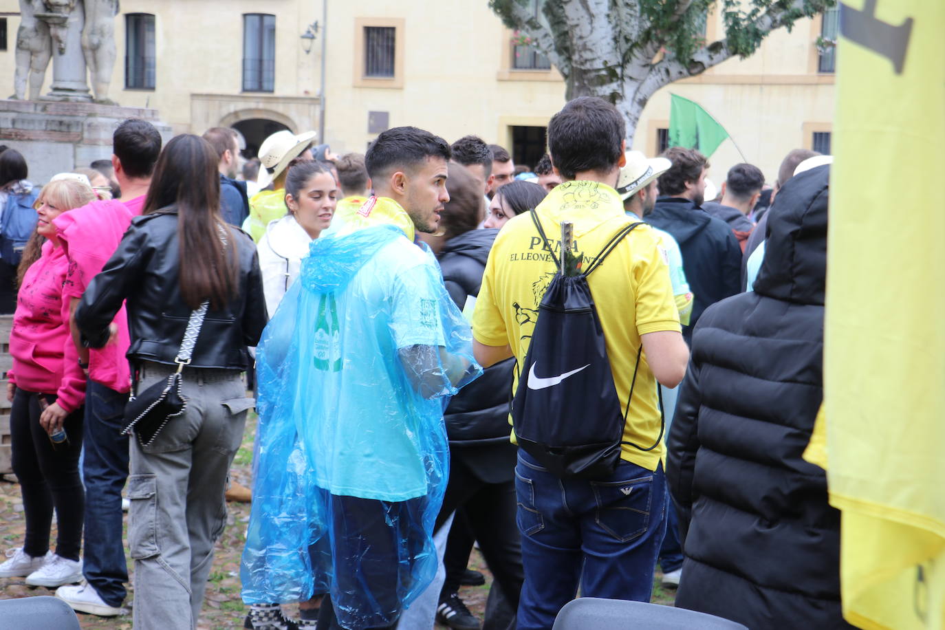 Las mejores imágenes del desfile de peñas de León