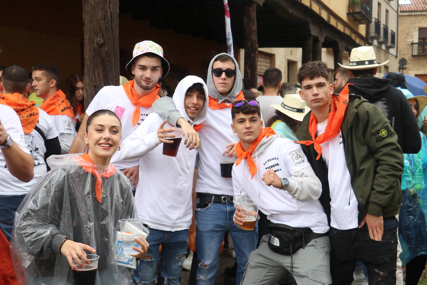 Las mejores imágenes del desfile de peñas de León