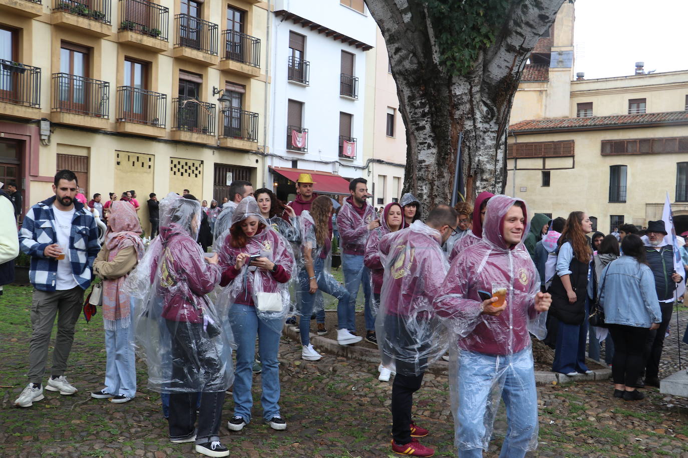 Las mejores imágenes del desfile de peñas de León