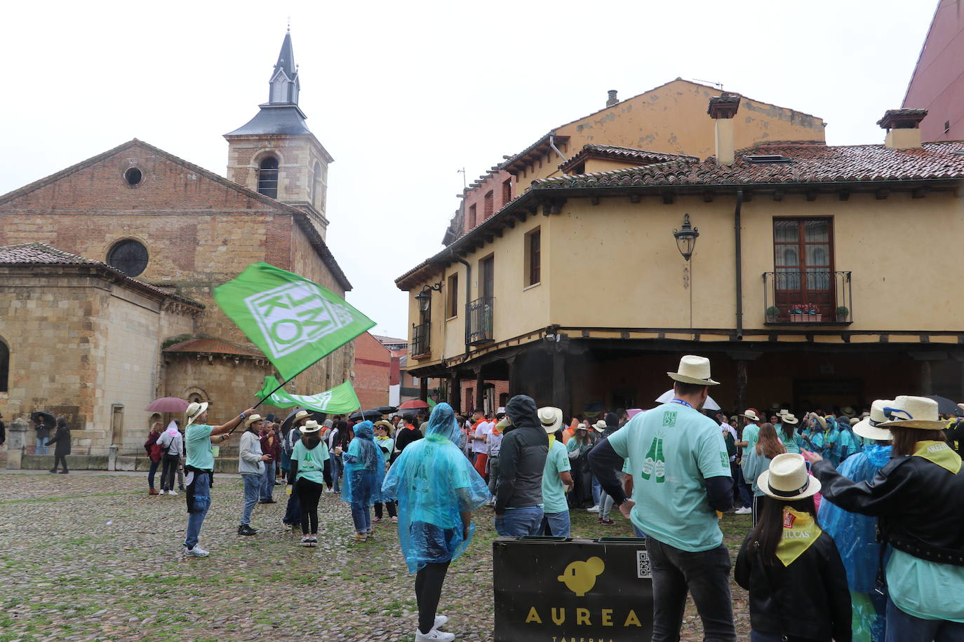 Las mejores imágenes del desfile de peñas de León