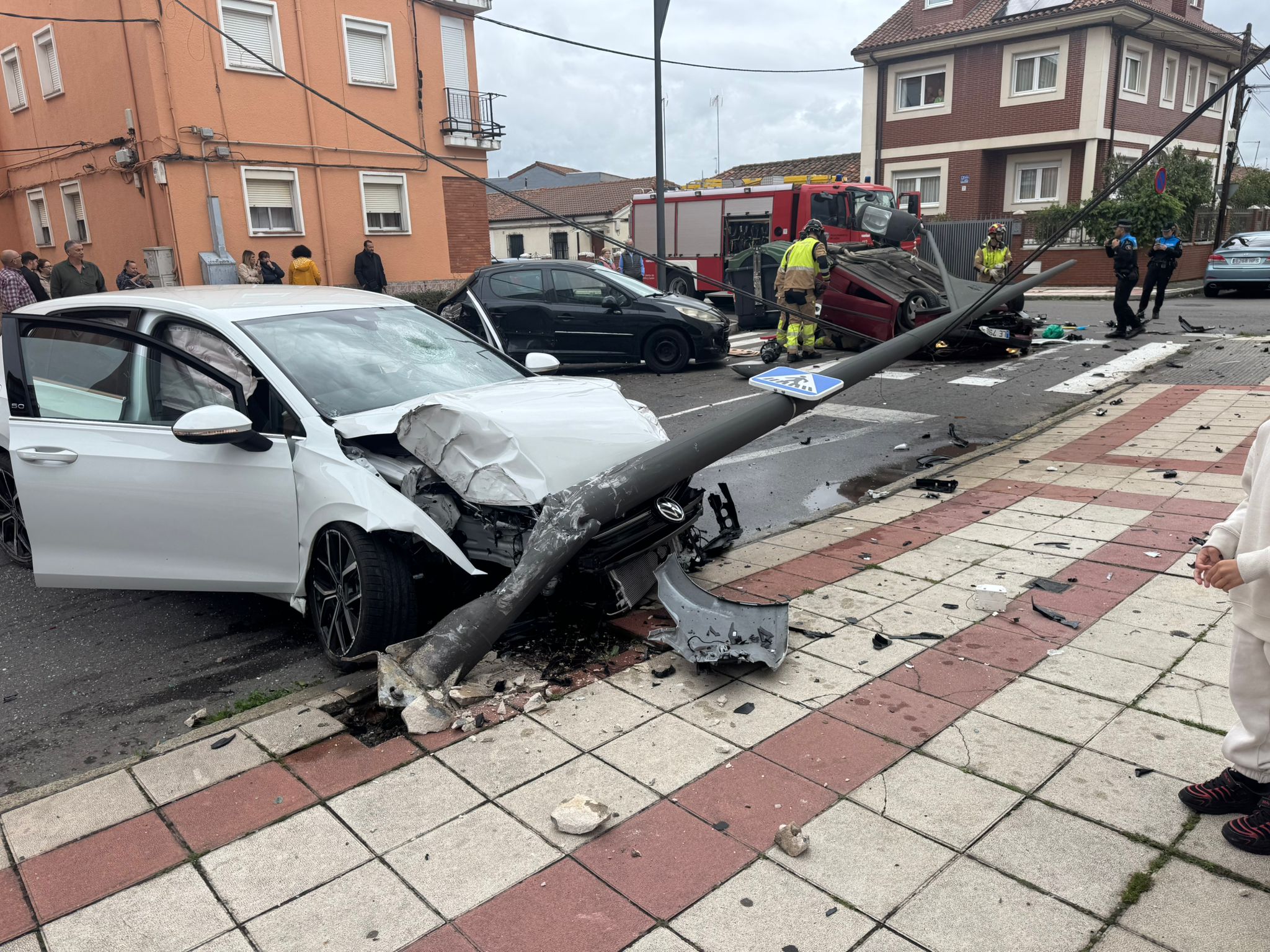 Accidente con tres vehículos implicados en San Andrés del Rabanedo